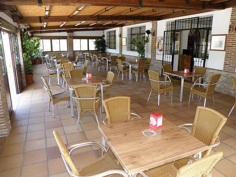 Hostal Las Acacias Los Canos De Meca Extérieur photo